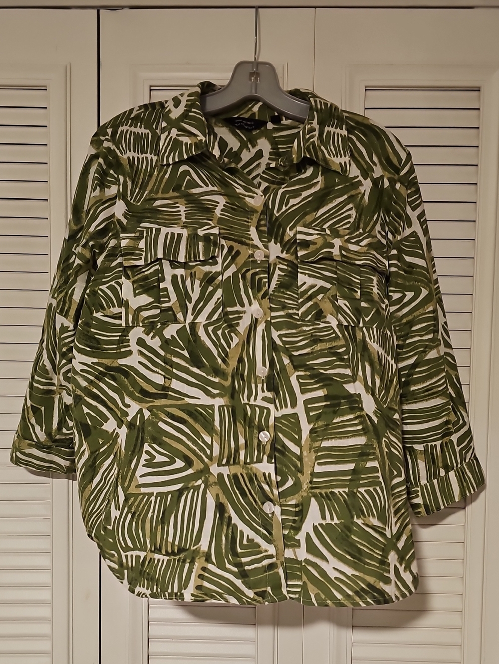 Unique Spectrum Green & White Palm-Print Blouse